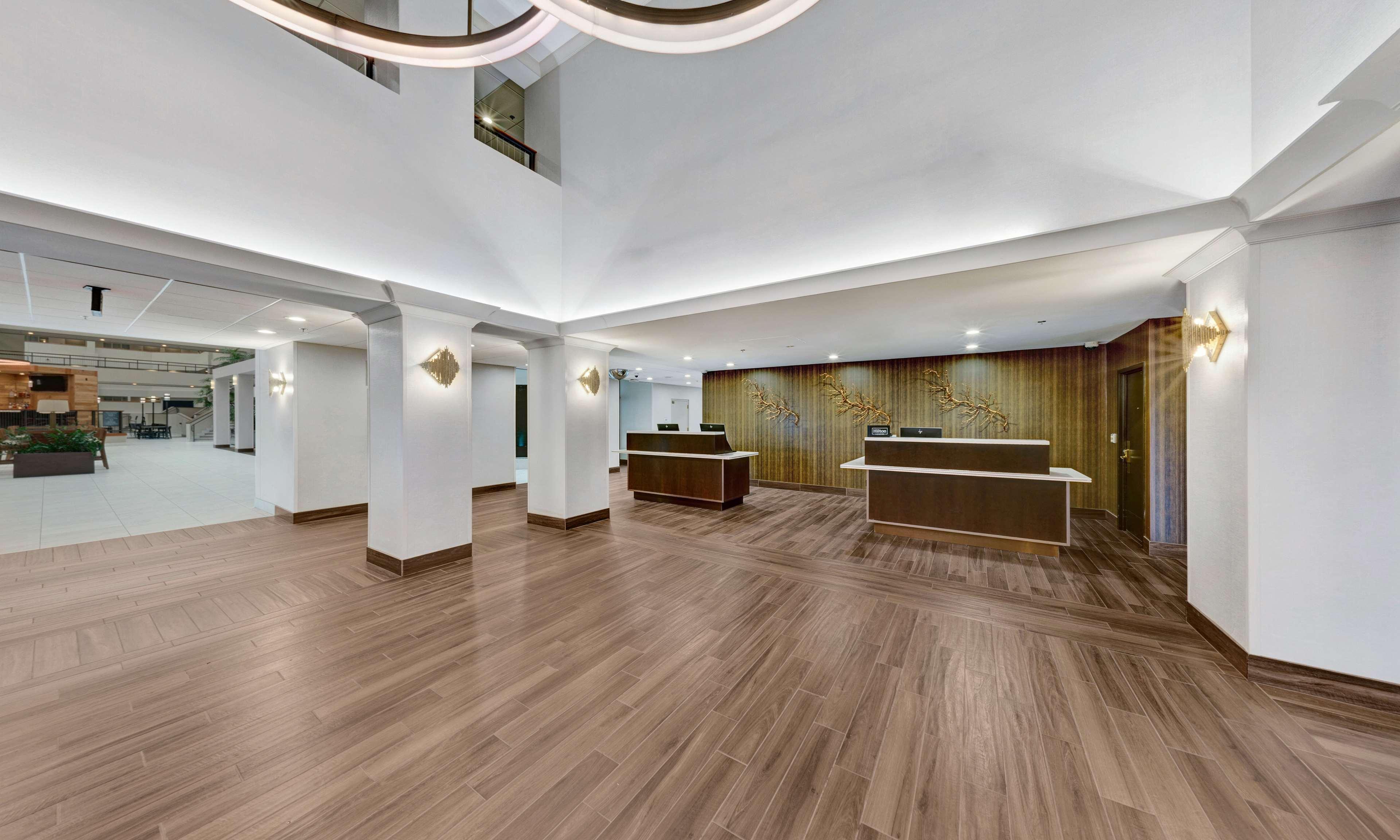 Embassy Suites By Hilton Milwaukee Брукфийлд Екстериор снимка