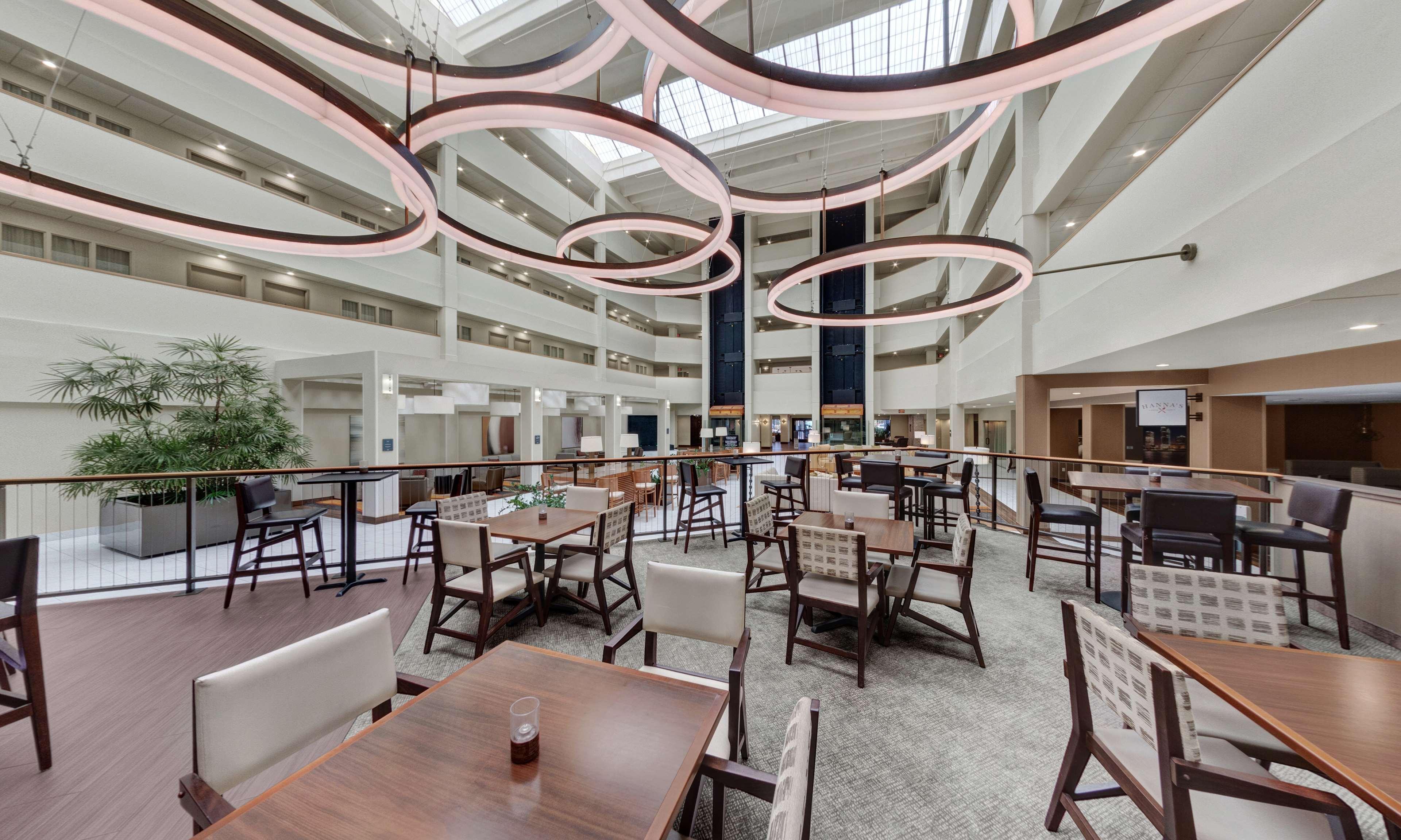 Embassy Suites By Hilton Milwaukee Брукфийлд Екстериор снимка