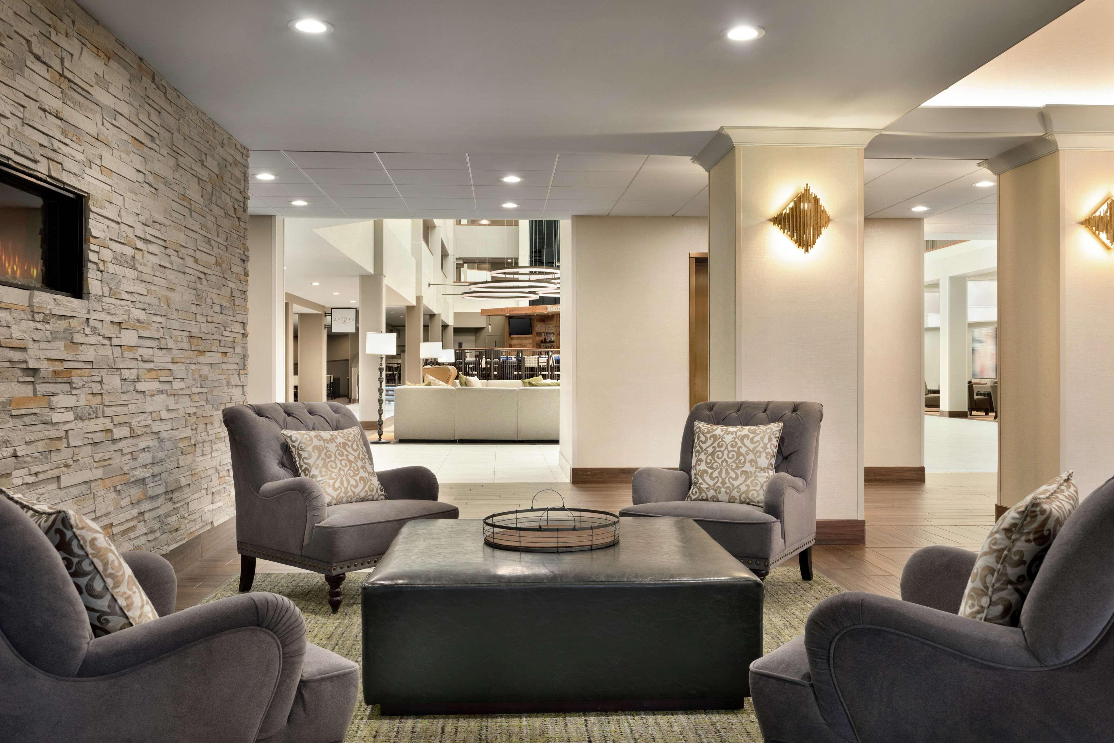 Embassy Suites By Hilton Milwaukee Брукфийлд Екстериор снимка