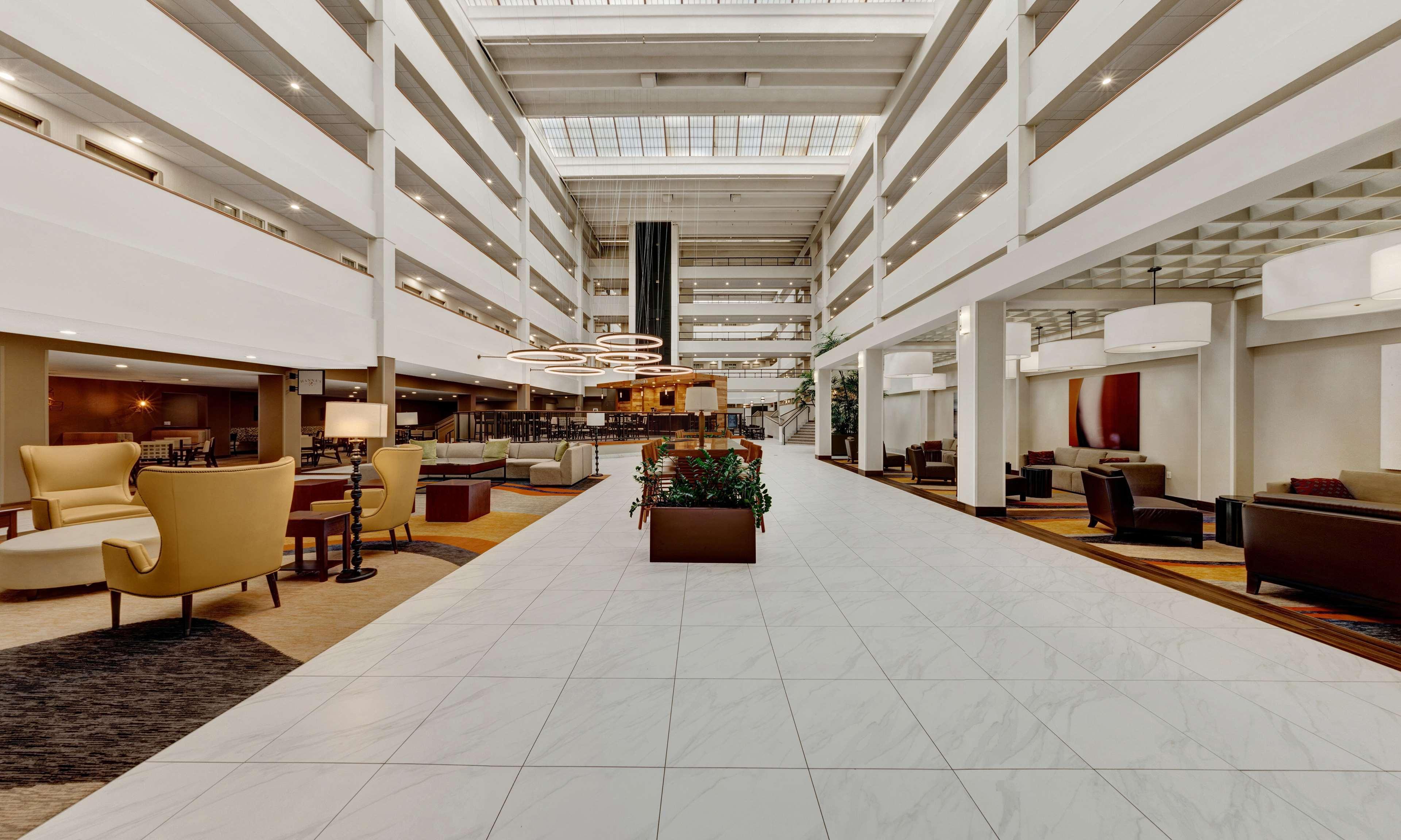 Embassy Suites By Hilton Milwaukee Брукфийлд Екстериор снимка