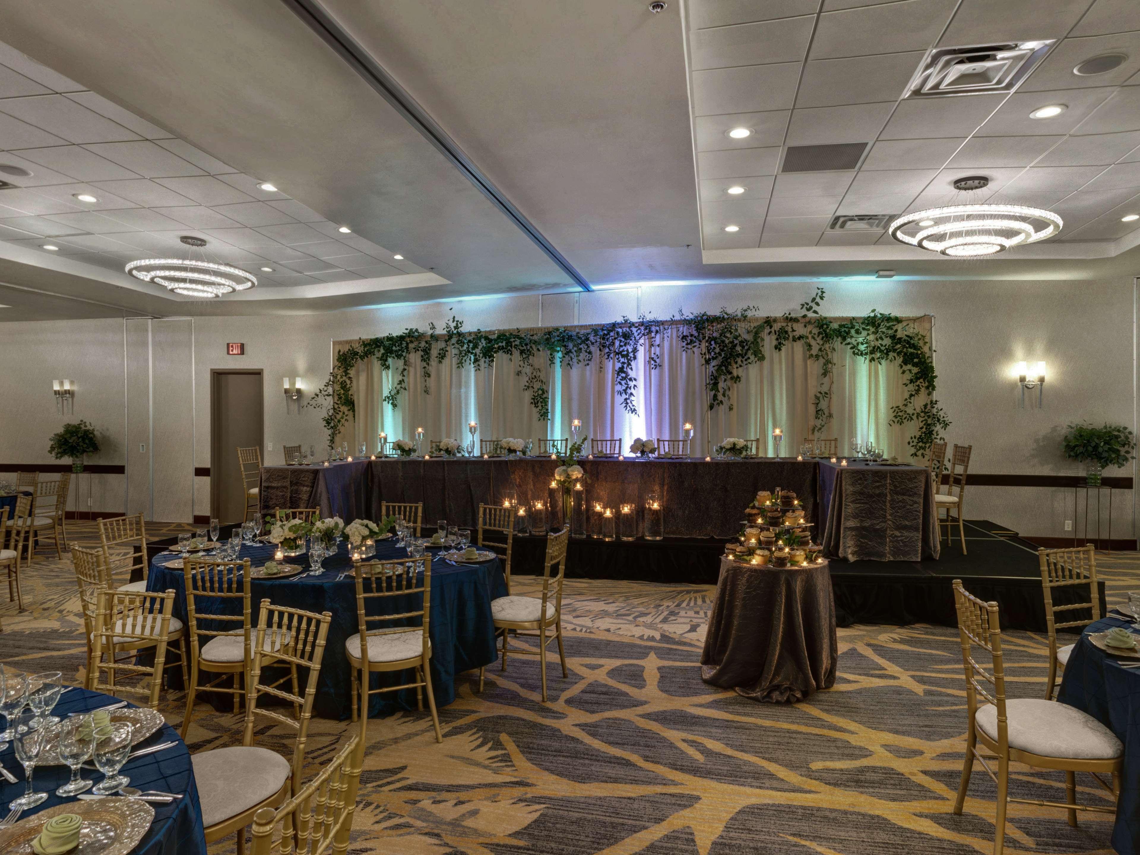 Embassy Suites By Hilton Milwaukee Брукфийлд Екстериор снимка