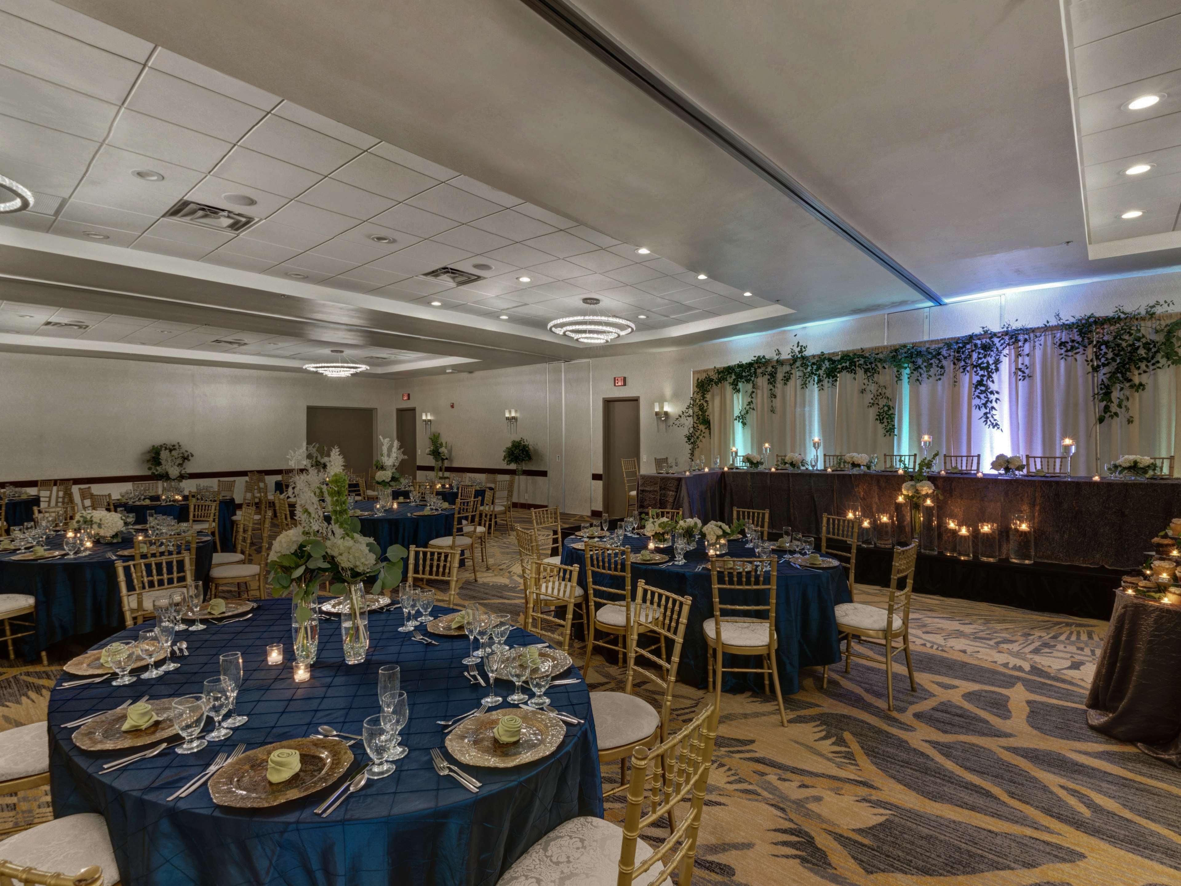 Embassy Suites By Hilton Milwaukee Брукфийлд Екстериор снимка