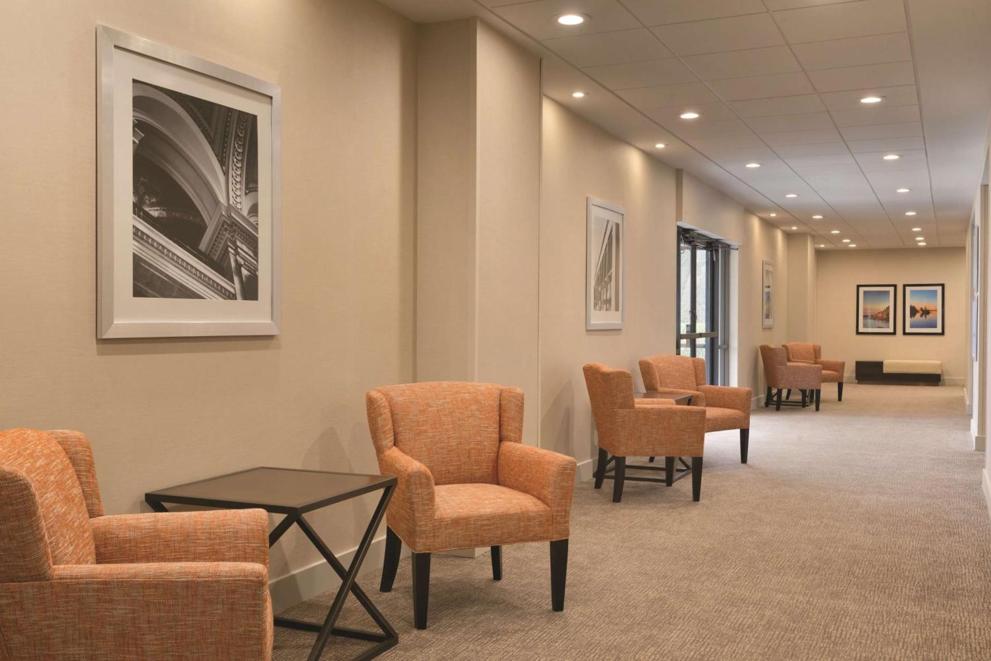 Embassy Suites By Hilton Milwaukee Брукфийлд Екстериор снимка
