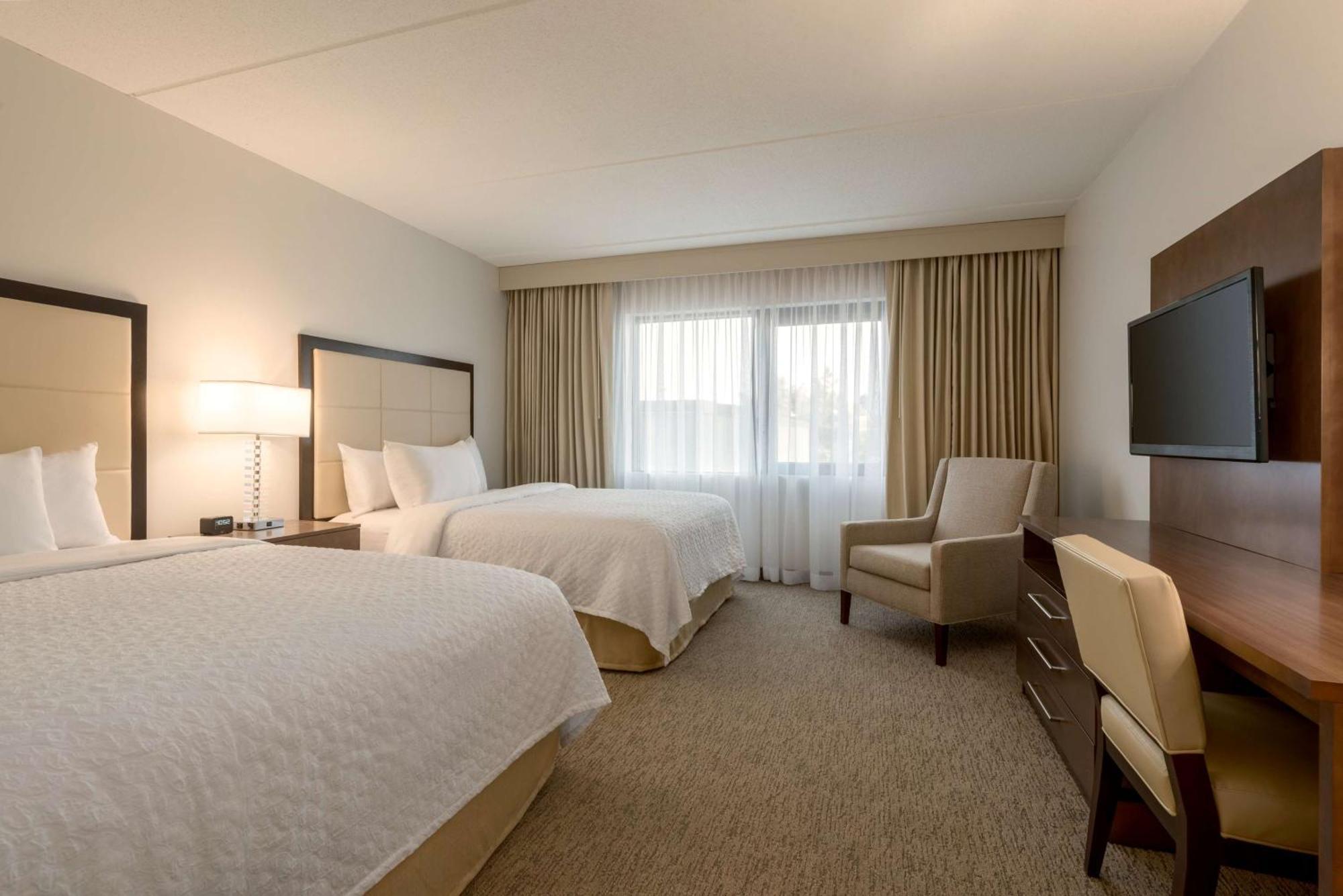 Embassy Suites By Hilton Milwaukee Брукфийлд Екстериор снимка