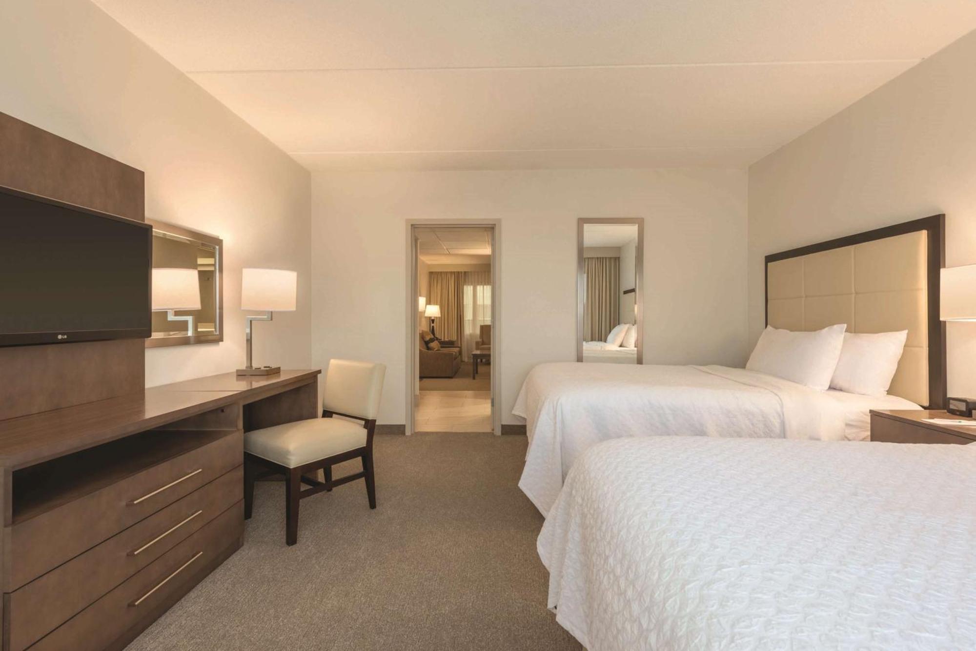Embassy Suites By Hilton Milwaukee Брукфийлд Екстериор снимка