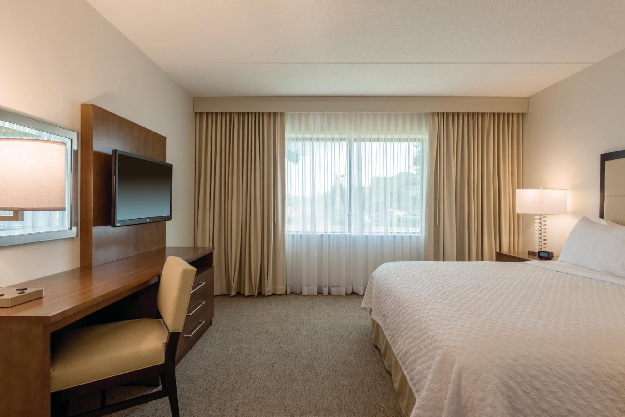 Embassy Suites By Hilton Milwaukee Брукфийлд Екстериор снимка